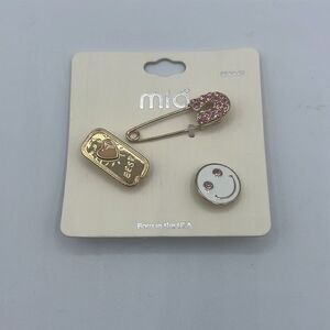 Mia Brooch & Pin Set smile best with luck